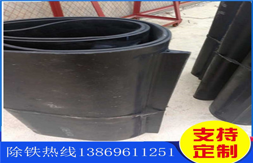 除鐵器皮帶，湖北除鐵器專用皮帶叫什么_浙江皮帶式除鐵器訂制跑偏原因及如何調(diào)_刮板價格